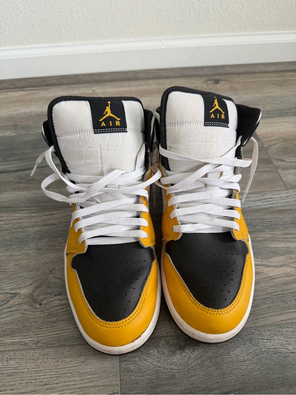 Nike Air Jordan 1 Mid sneakers in the "Yellow Ochre" men’s size 10.5 - Picture 7 of 7